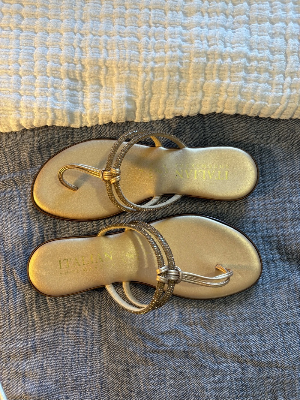 Italian Shoemakers Gold Metallic Thong Sandals for Women Size 7